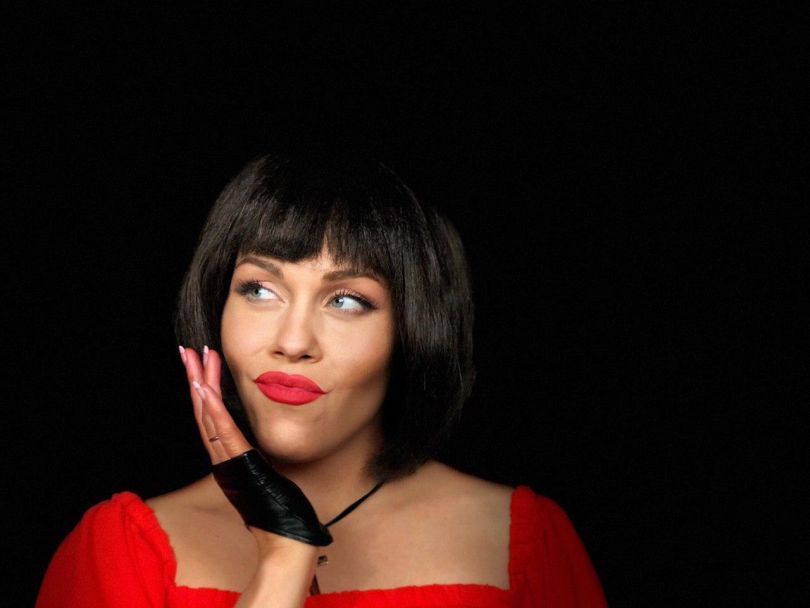 Певица Alyosha